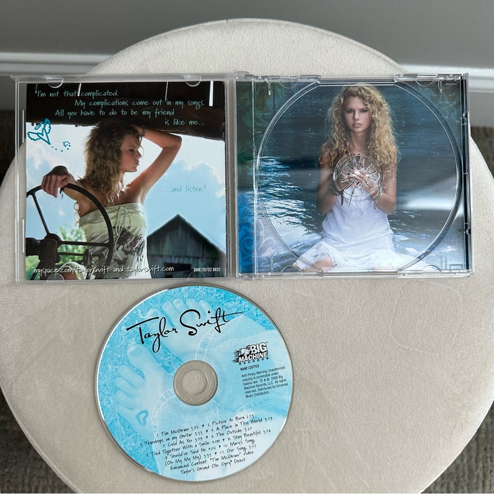 Taylor Swift 2006 Big Machine Records CD Album with Case - Picture 2 of 4
